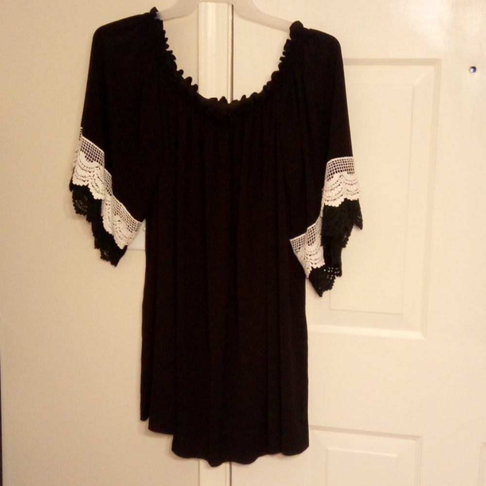 Womens Dress w/ Crochet Sleeves